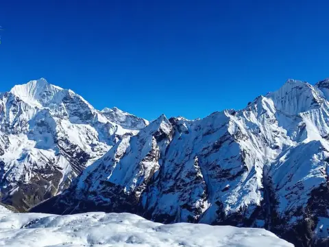Langtang Valley Trek in Spring vs Autumn: Complete Season Comparison (Weather, Views, Difficulty & Best Time)