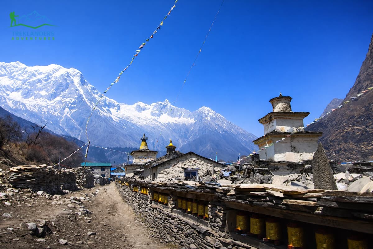 Mani walls - Manaslu Circuit Trek