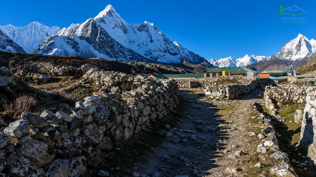Kongma La Pass start from Chhukung Village