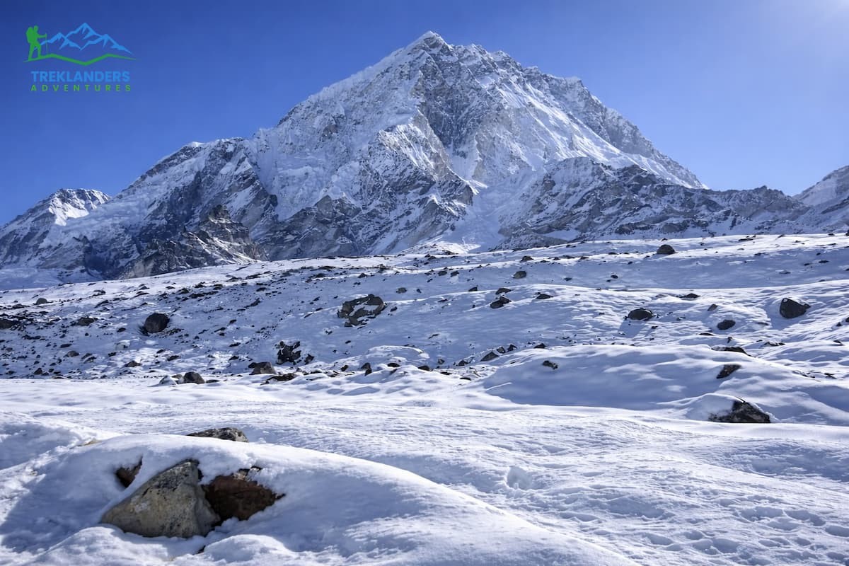 Trail along EBC Trek