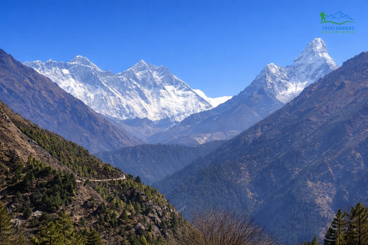 Trail from Namche Bazaar to Tengboche