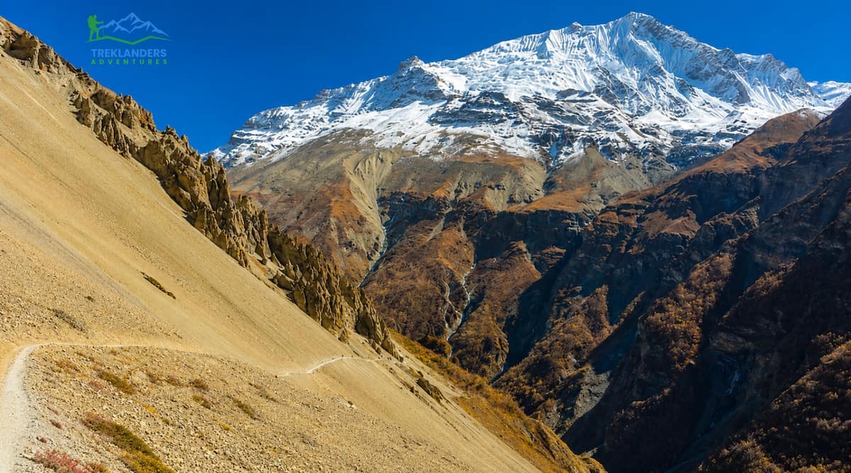 Trail from Khangsar to Tilicho Base Camp