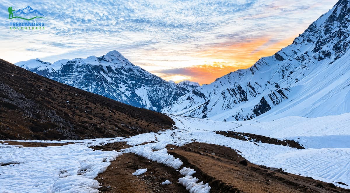 Trail along Kang La Pass- Nar Phu Valley Trek