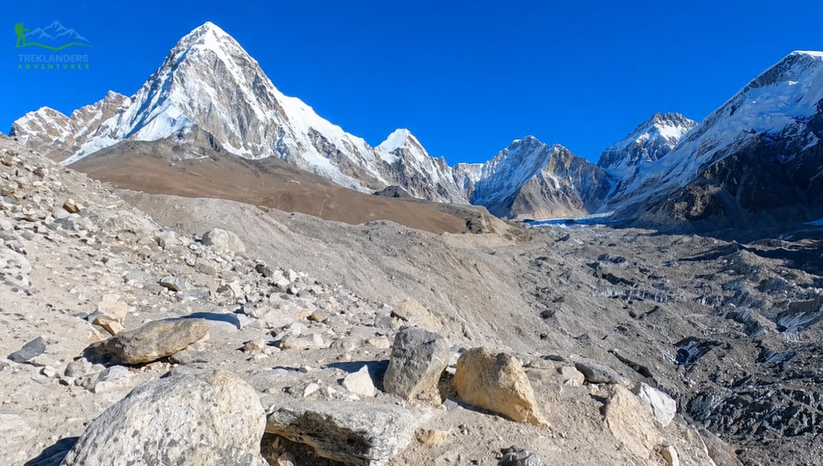 Trail from Gorak Shep to Kala Patthar