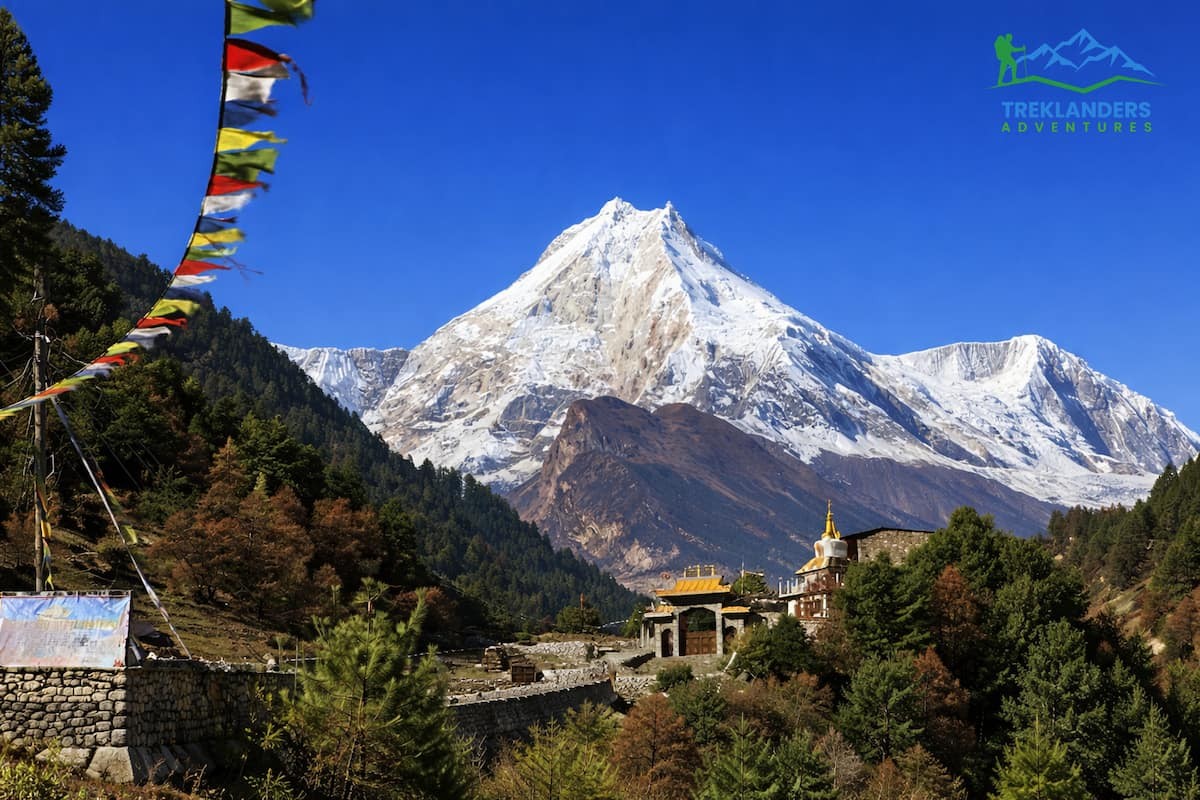 Manaslu circuit trek in autumn