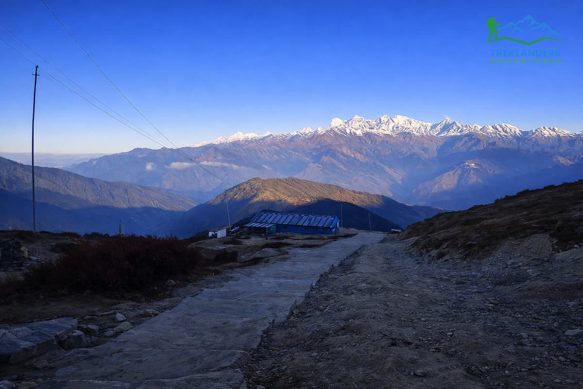 Trail along the Gosainkunda Lake trek