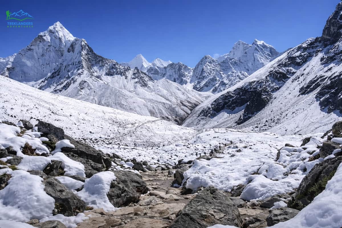 Trail along EBC Trek