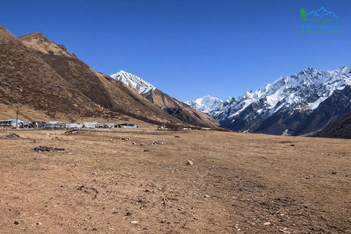 Trail along Tserko ri - Langtang Valley Trek