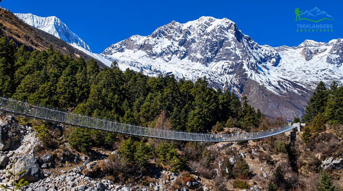 Trail along the Manaslu Circuit Trek