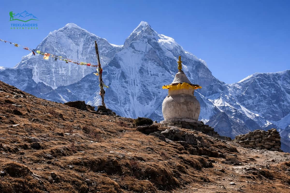 Stupa in front of Mt. Ama Dablam